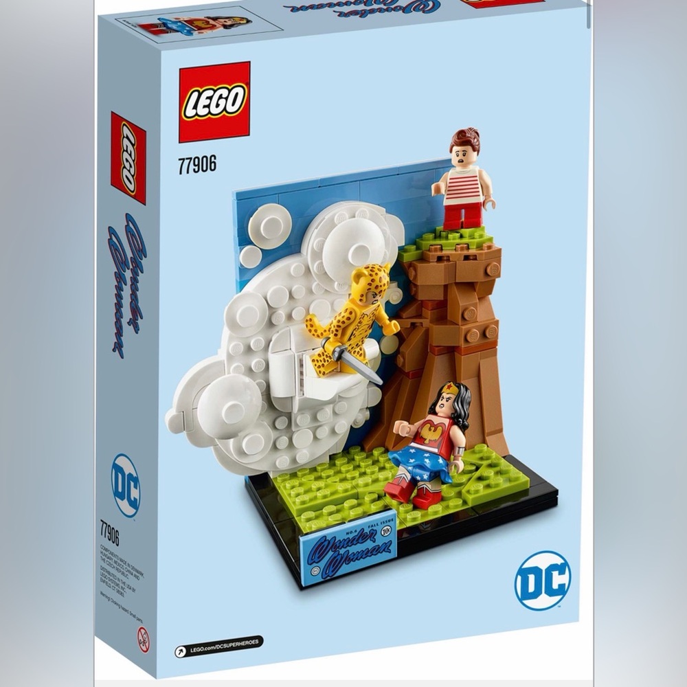 LEGO Wonder Woman Special Edition Set 77906 - Picture 6 of 12